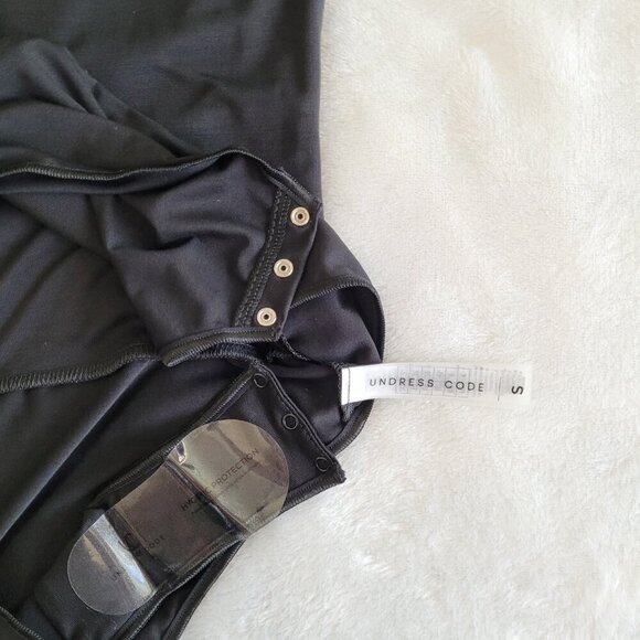 Undress Code Black Solid Long Sleeve Bodysuit With Neck Cutout 90's Minimalist - Picture 9 of 10